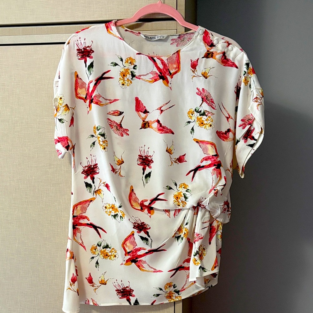 Zara Basic size M ivory background with botanical details   Blouse